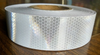 Светоотражающая лента для маркировки автотранспорта белая